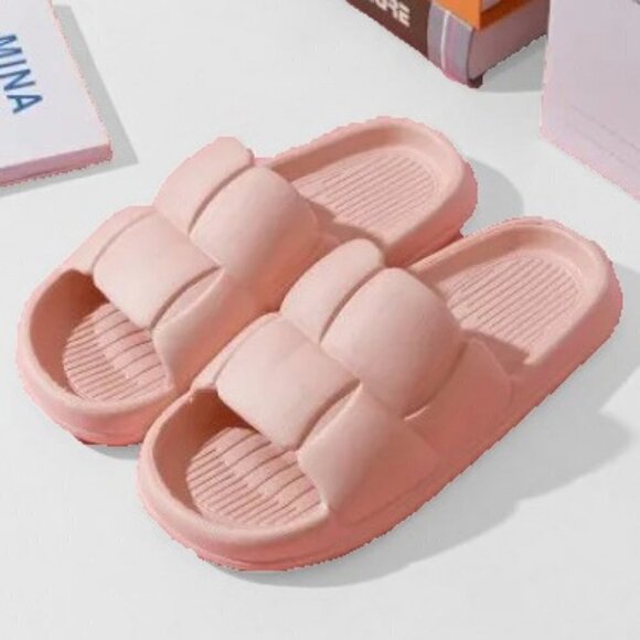 NWT Super Soft Thick Platform Minimalist Pink Bathroom Beach Slides - Picture 1 of 7